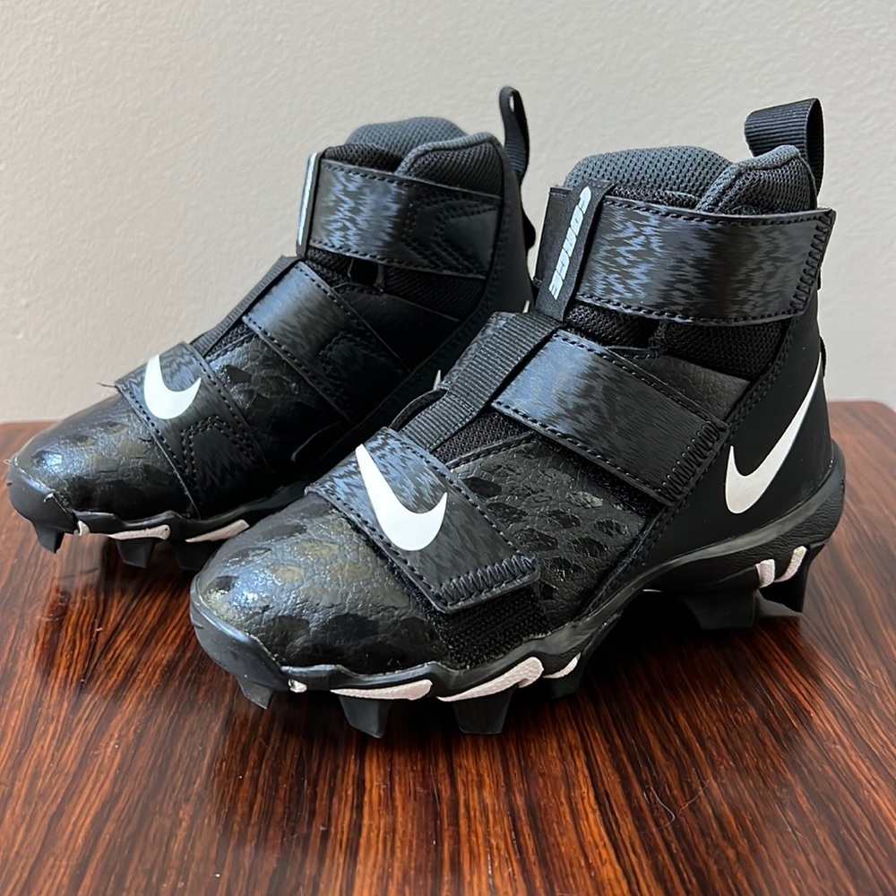 Nike Kids’ Force Savage Shark 2 Football Cleats, NWOT, size 11c.